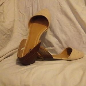 Brown and tan flats .